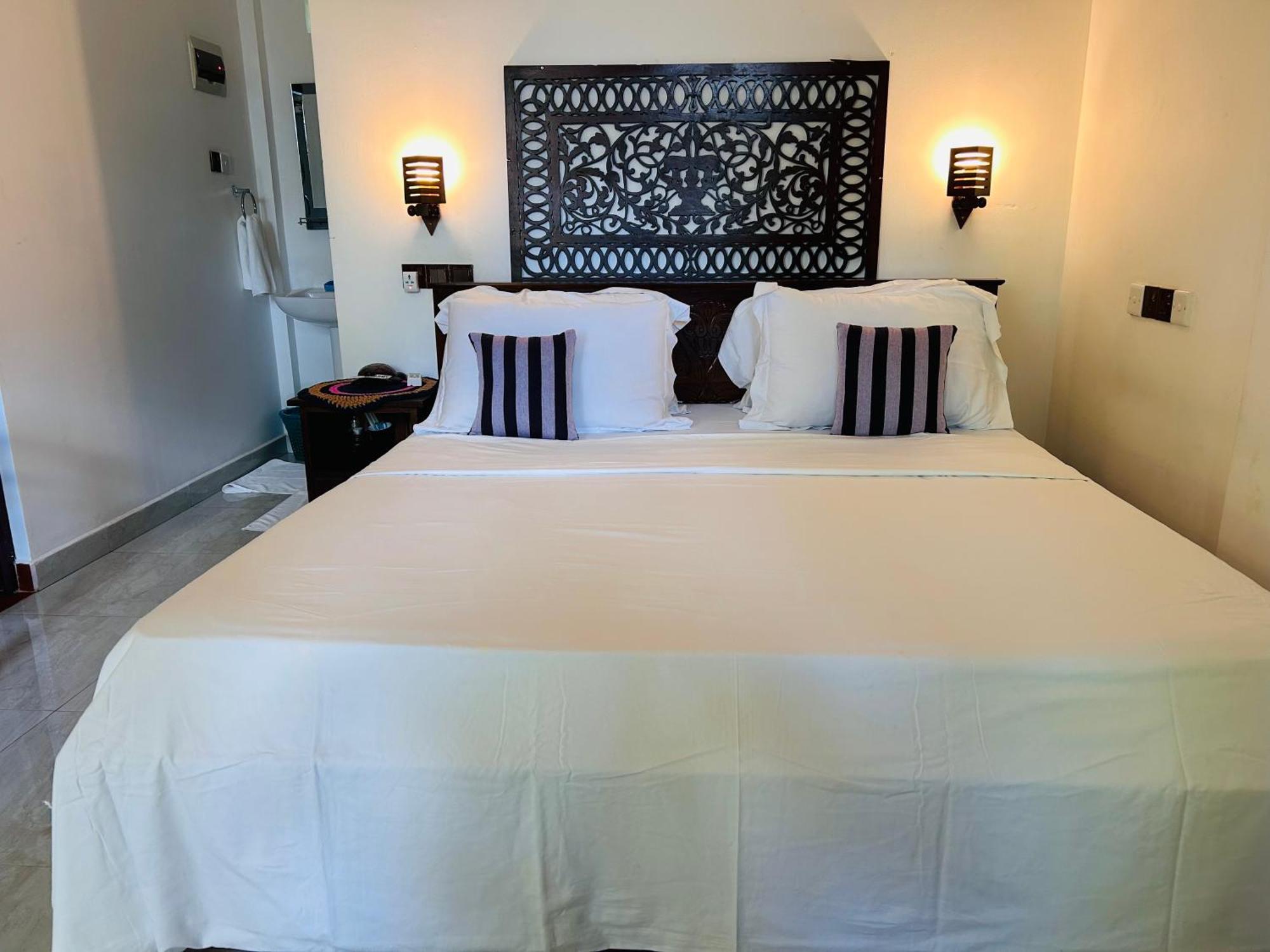 Hotel Shadow Surf Bay Tangalle Esterno foto