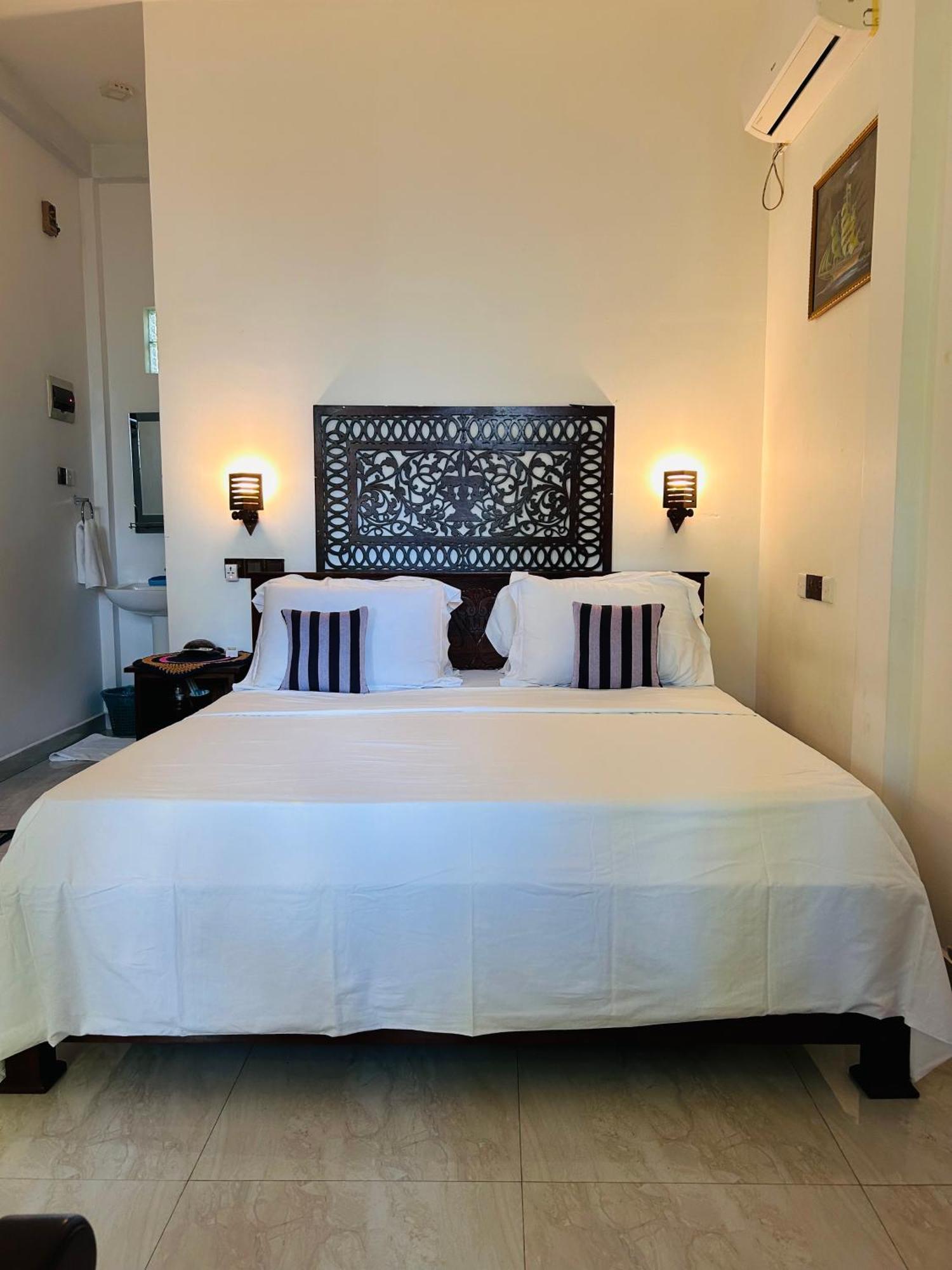 Hotel Shadow Surf Bay Tangalle Esterno foto