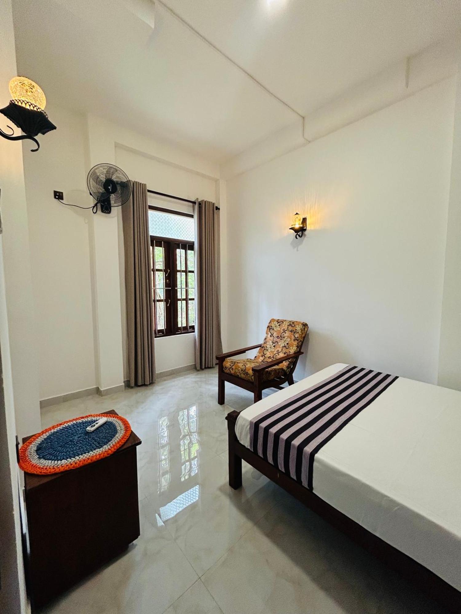 Hotel Shadow Surf Bay Tangalle Esterno foto