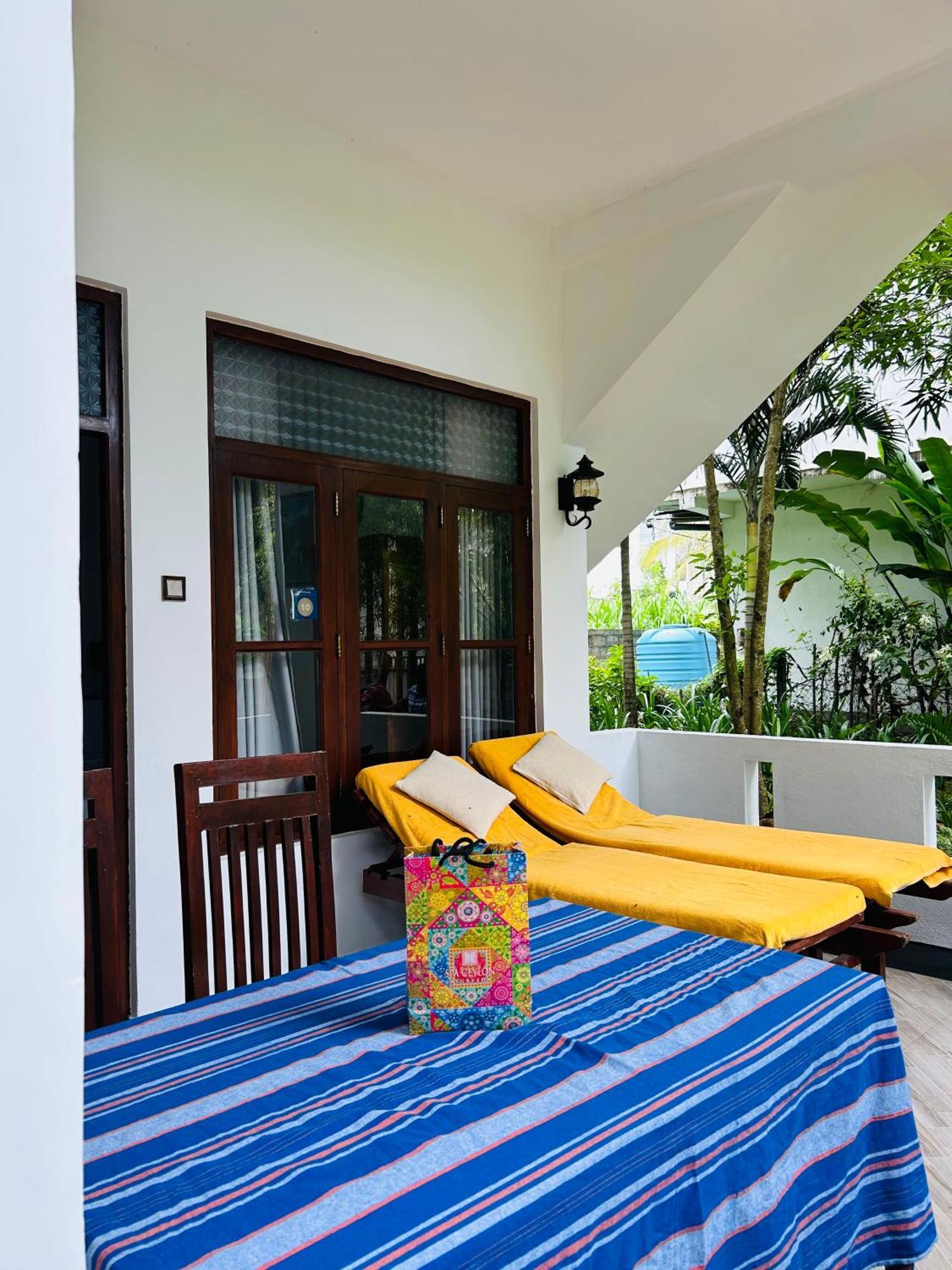 Hotel Shadow Surf Bay Tangalle Esterno foto
