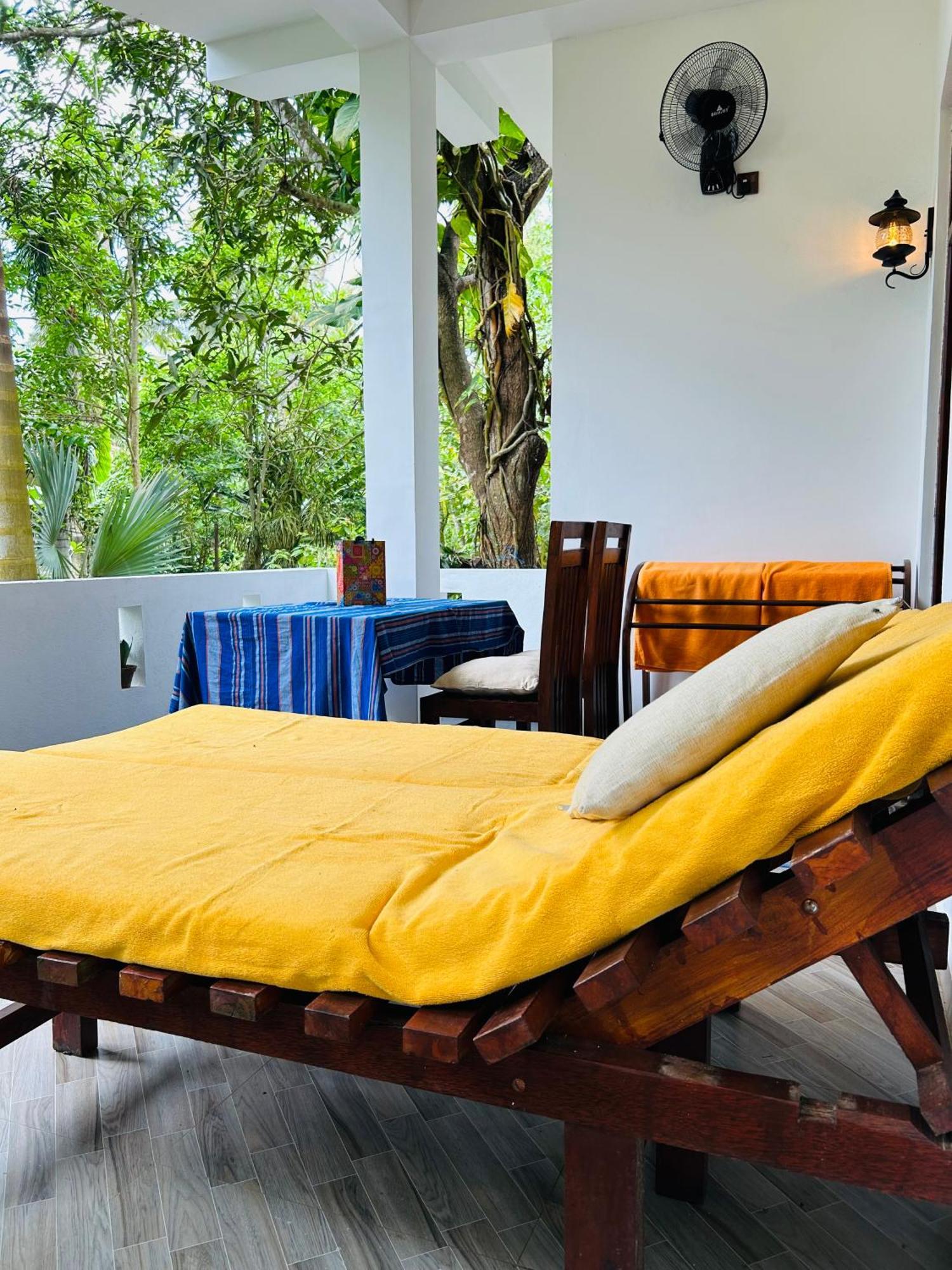 Hotel Shadow Surf Bay Tangalle Esterno foto