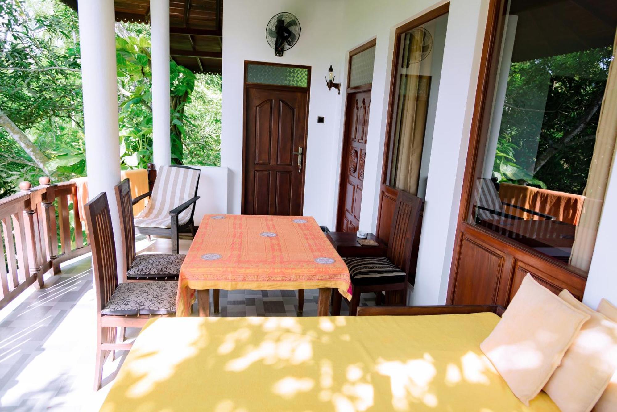 Hotel Shadow Surf Bay Tangalle Esterno foto