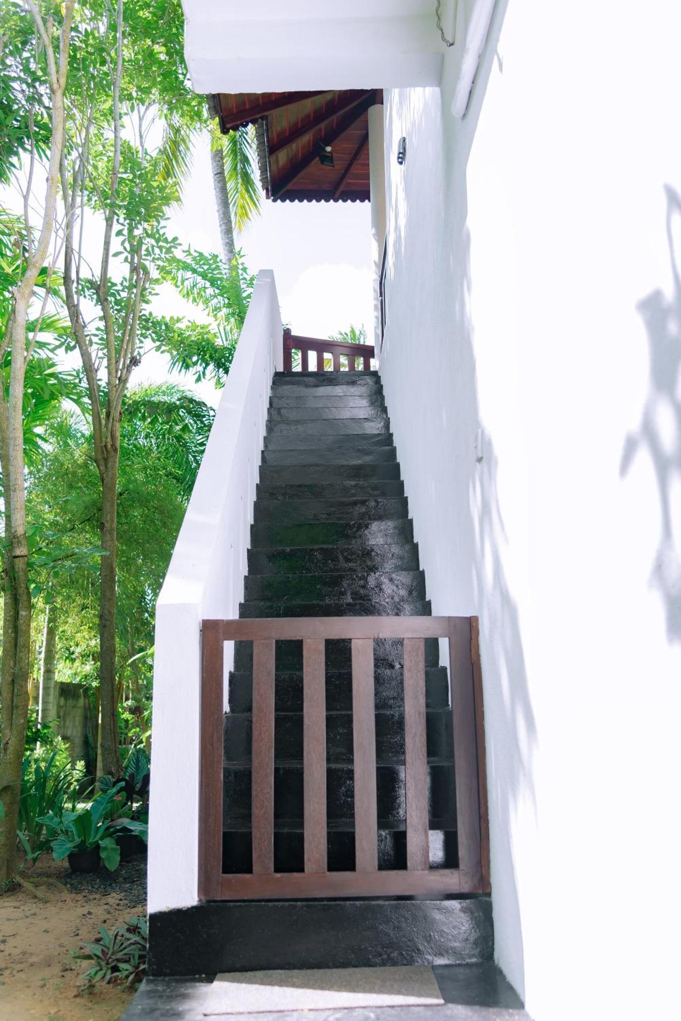 Hotel Shadow Surf Bay Tangalle Esterno foto