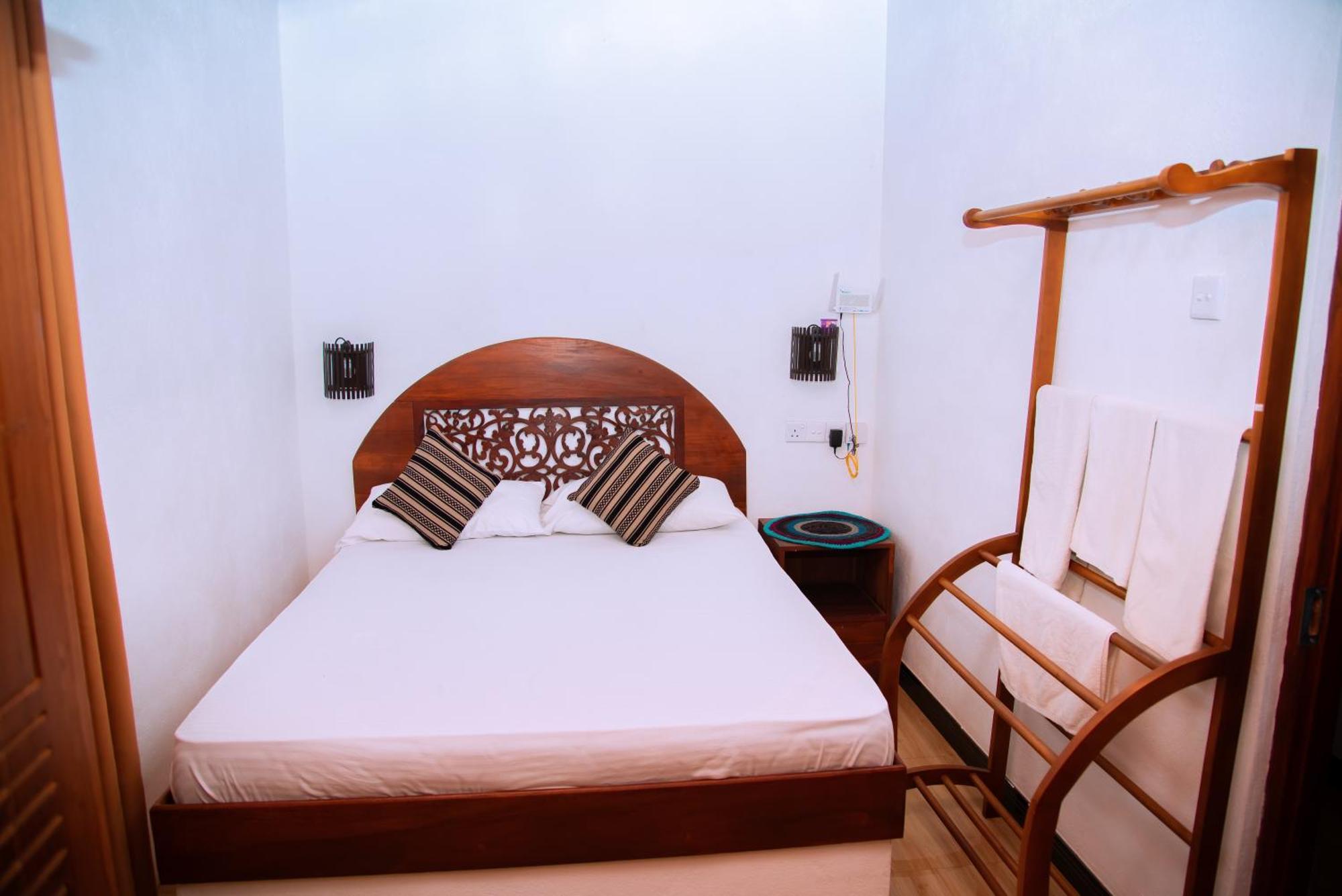 Hotel Shadow Surf Bay Tangalle Esterno foto