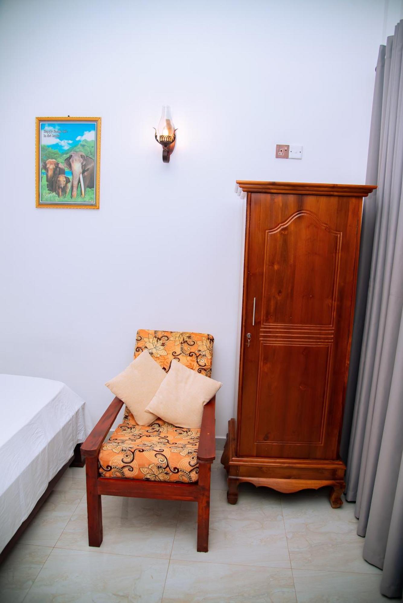 Hotel Shadow Surf Bay Tangalle Esterno foto